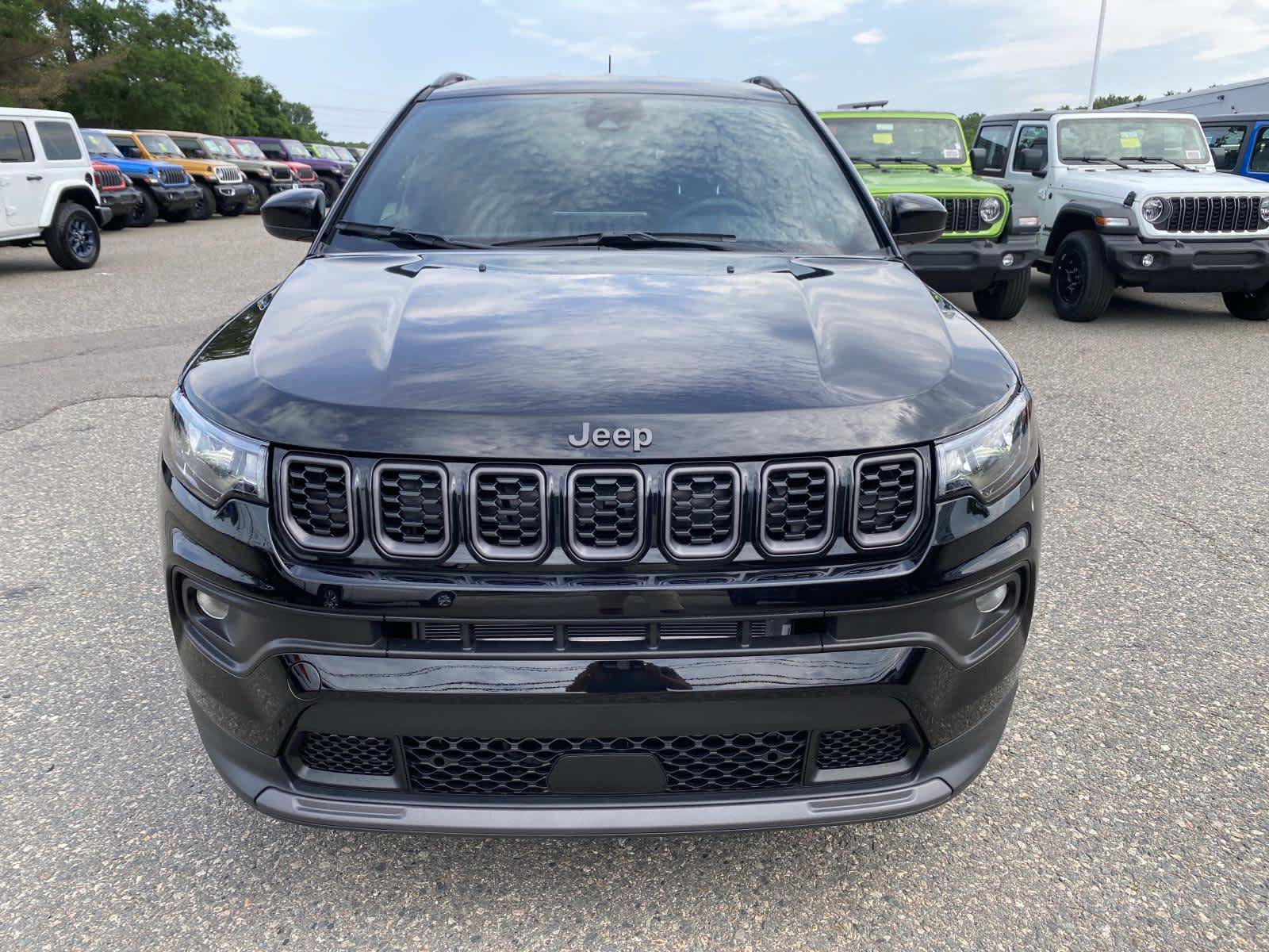Used 2026 Jeep Compass Latitude AWD/4WD image 10