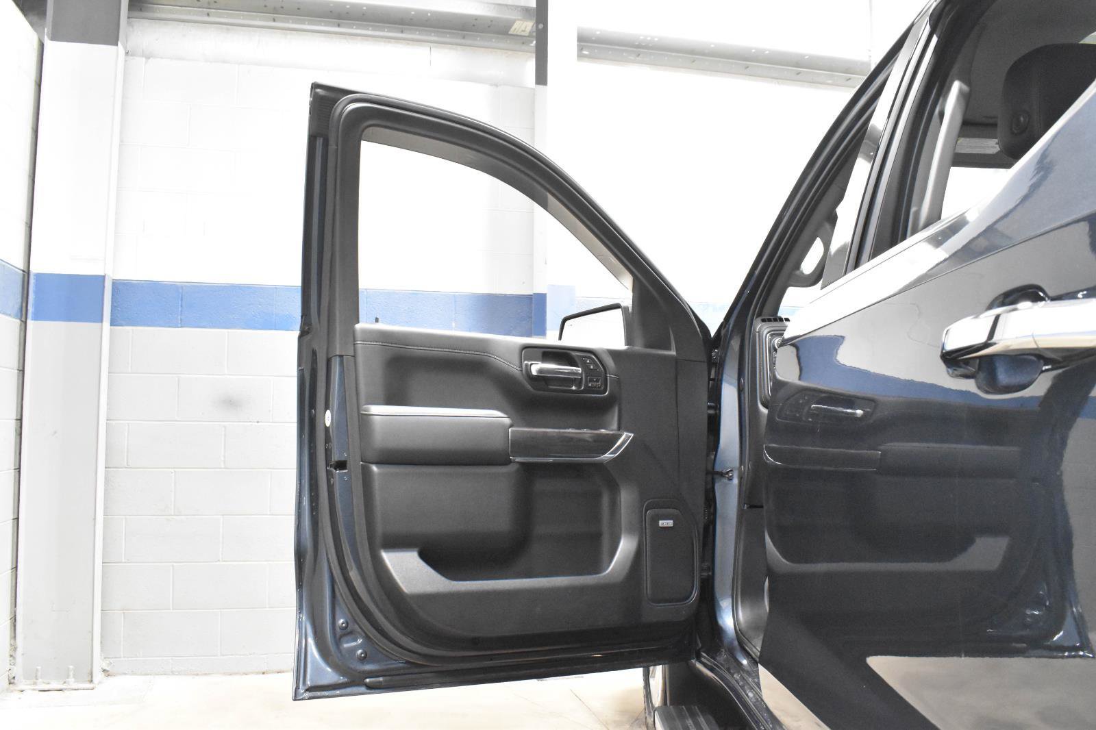 Used 2020 Chevrolet Silverado 1500 LTZ w/ LTZ Premium Package image 11