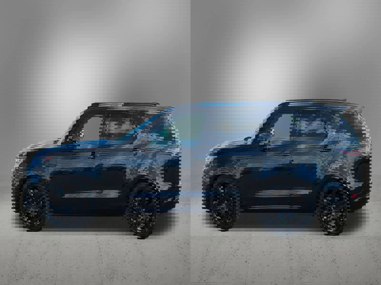 Used 2024 Land Rover Discovery Metropolitan Edition image 3