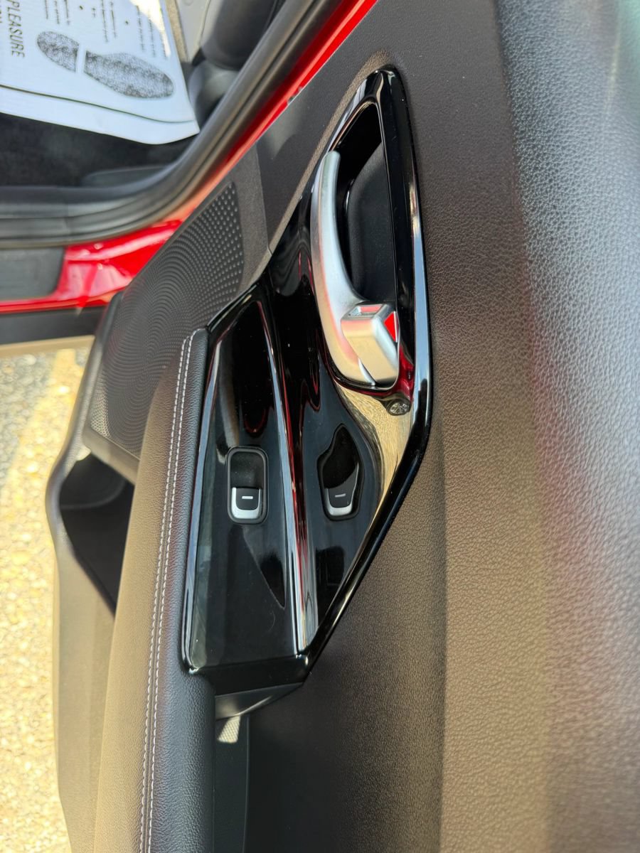 Used 2020 Kia Niro EX w/ Cold Weather Package FWD image 26