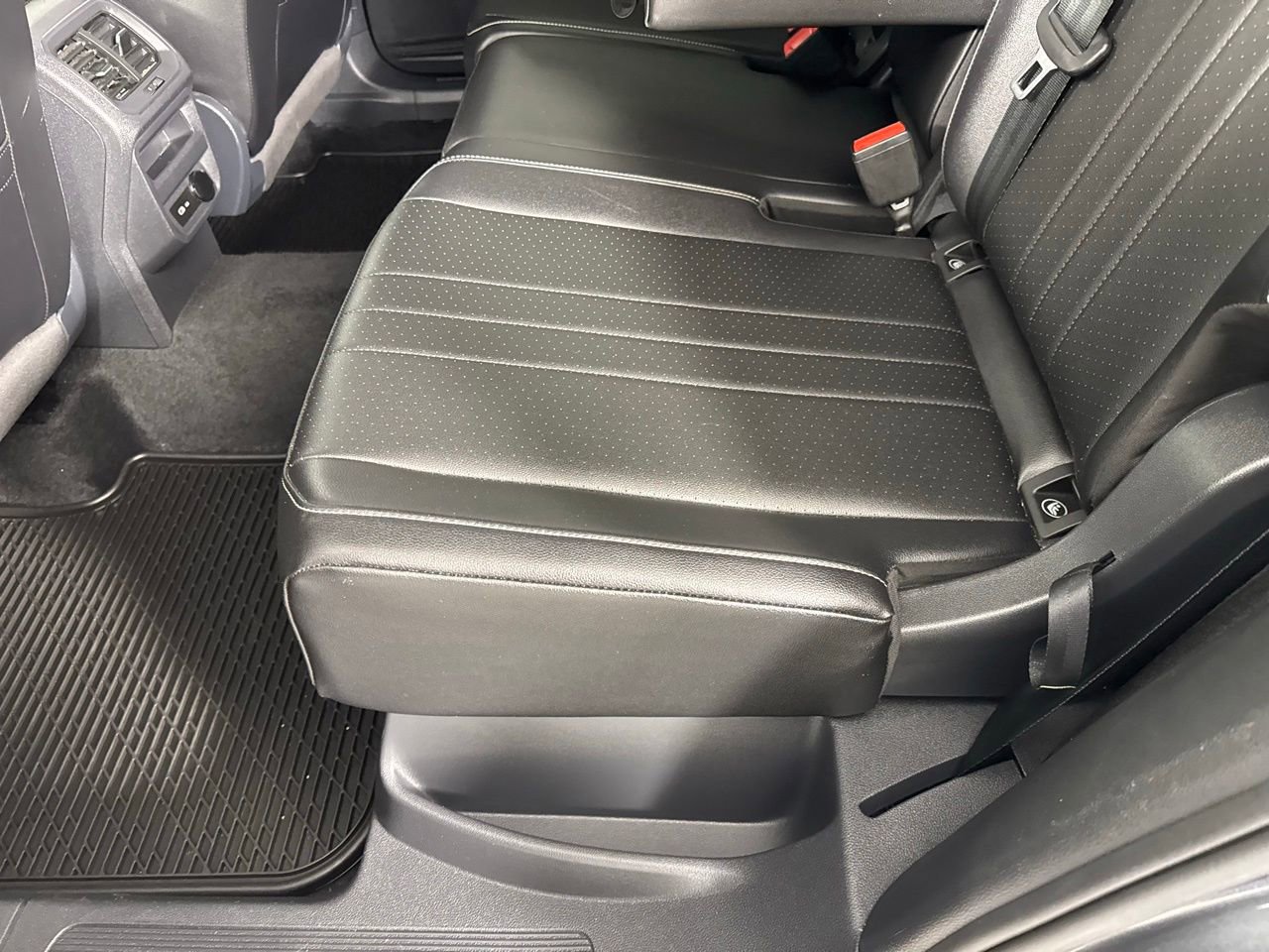 Used 2024 Volkswagen Tiguan SE image 23