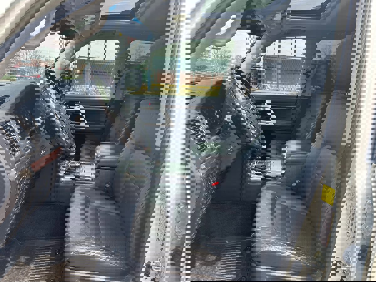 Used 2018 Toyota Land Cruiser image 10