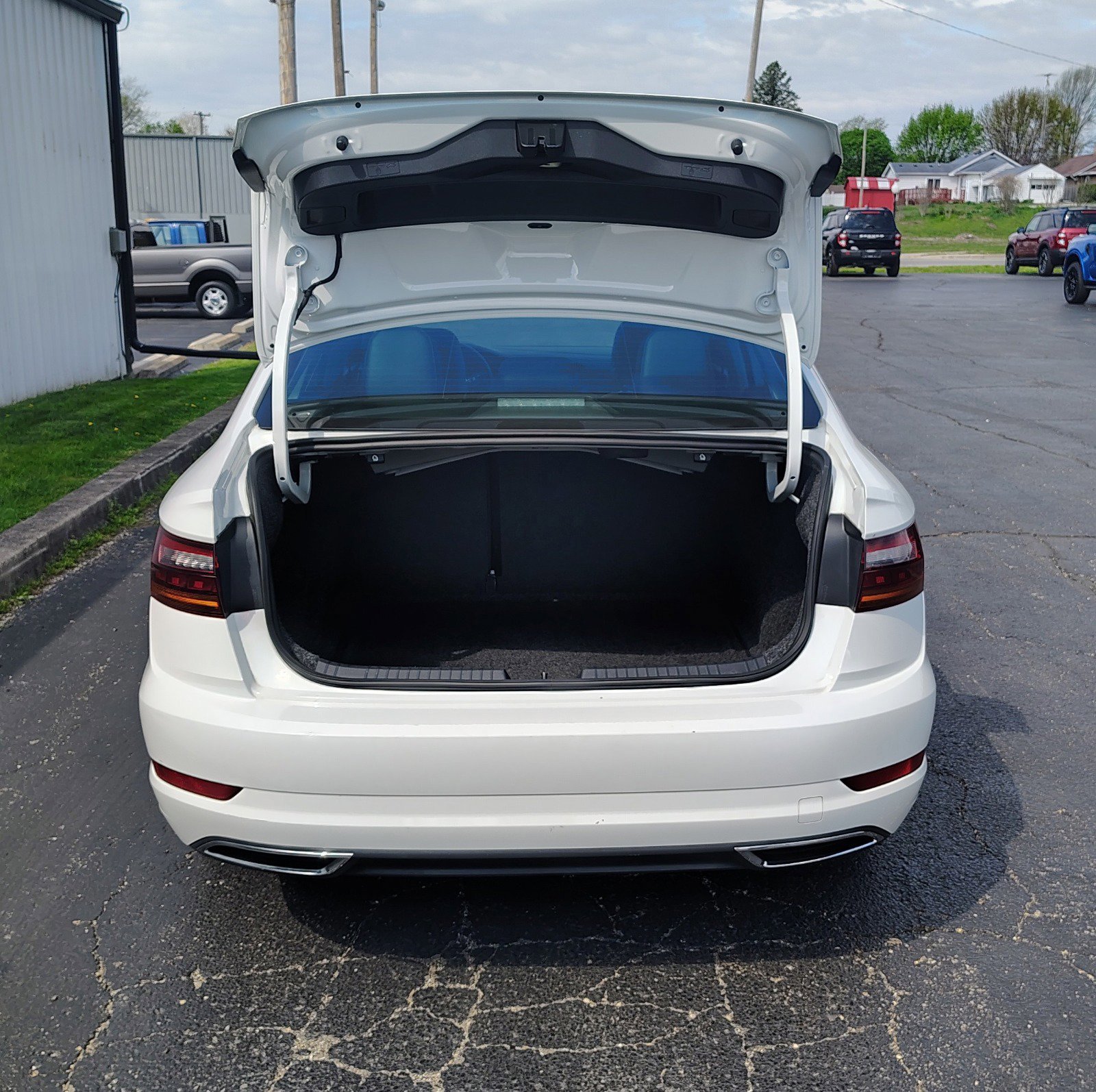 Used 2019 Volkswagen Jetta SEL Premium FWD image 9