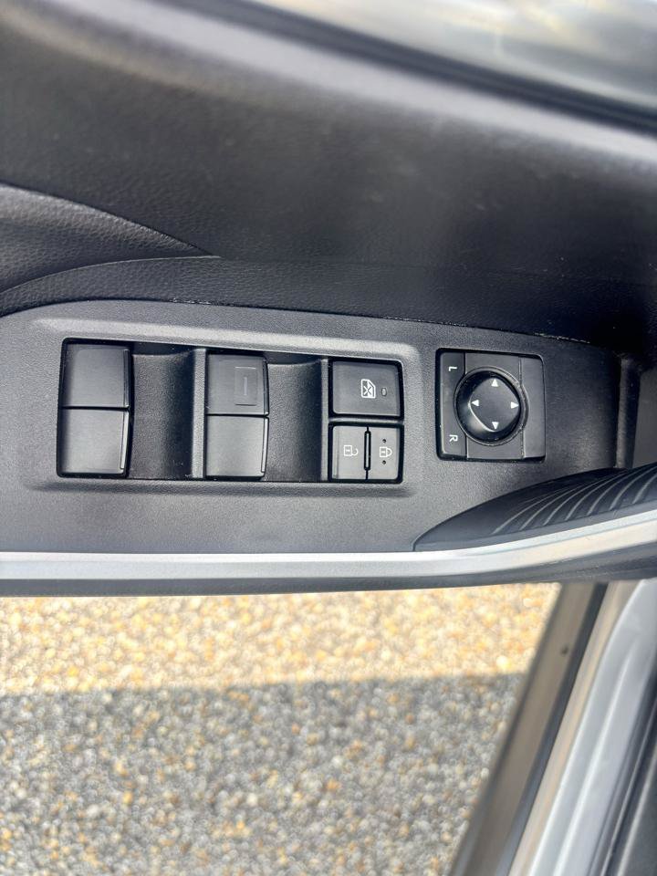 Used 2020 Toyota RAV4 XLE AWD/4WD image 35
