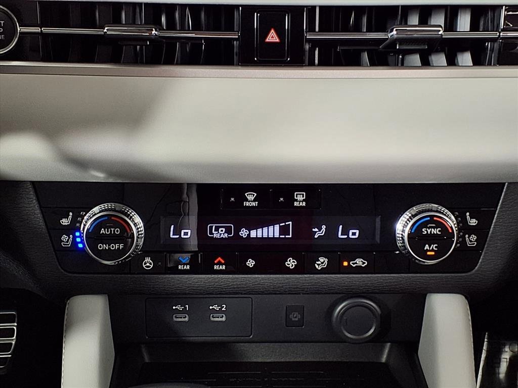 New 2025 Mitsubishi Outlander SEL image 18