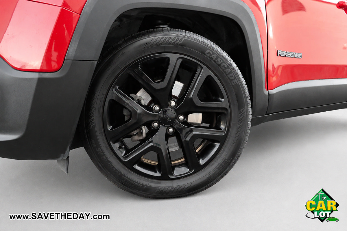 Used 2017 Jeep Renegade Altitude FWD image 3