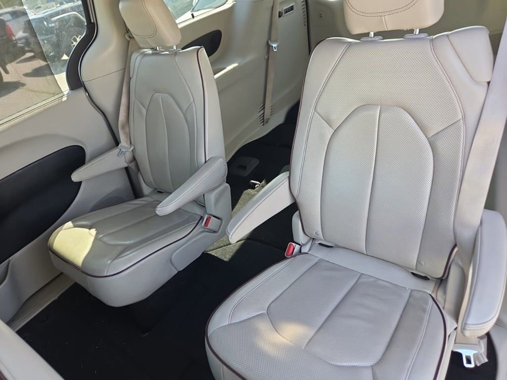 Used 2020 Chrysler Pacifica Limited image 4