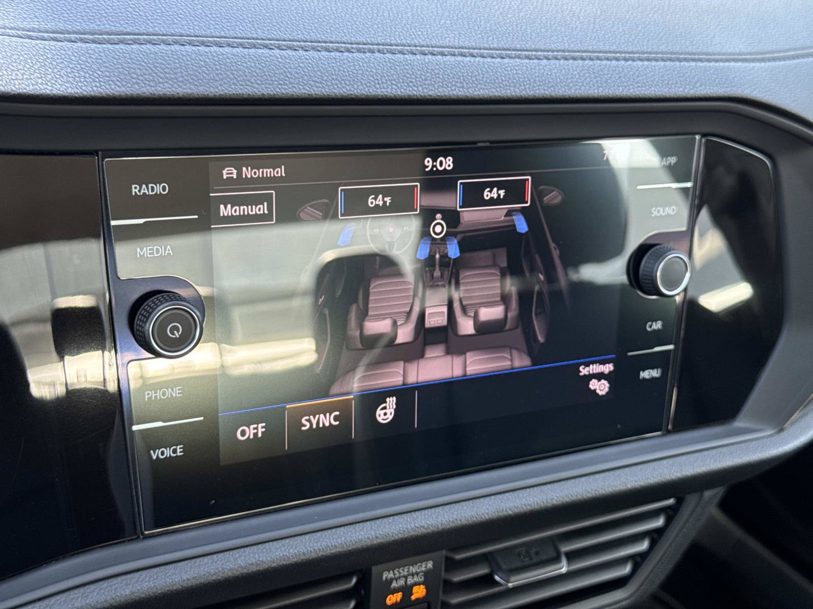 Used 2019 Volkswagen Jetta SEL w/ Cold Weather Package FWD image 14