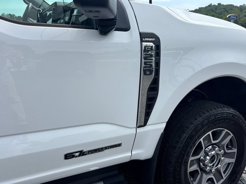 Used 2023 Ford F250 Lariat AWD/4WD image 12