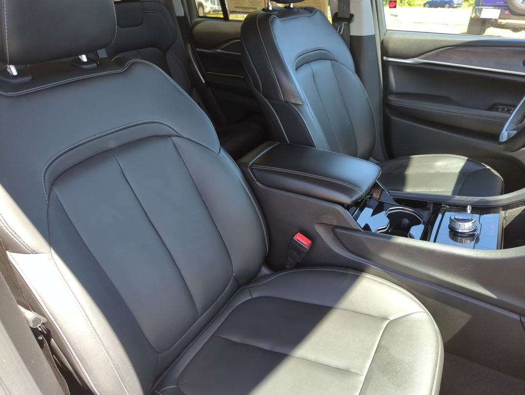 Used 2022 Jeep Grand Cherokee Limited image 37
