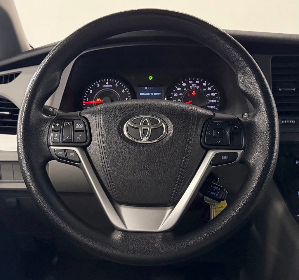 Used 2015 Toyota Sienna LE AWD/4WD image 14