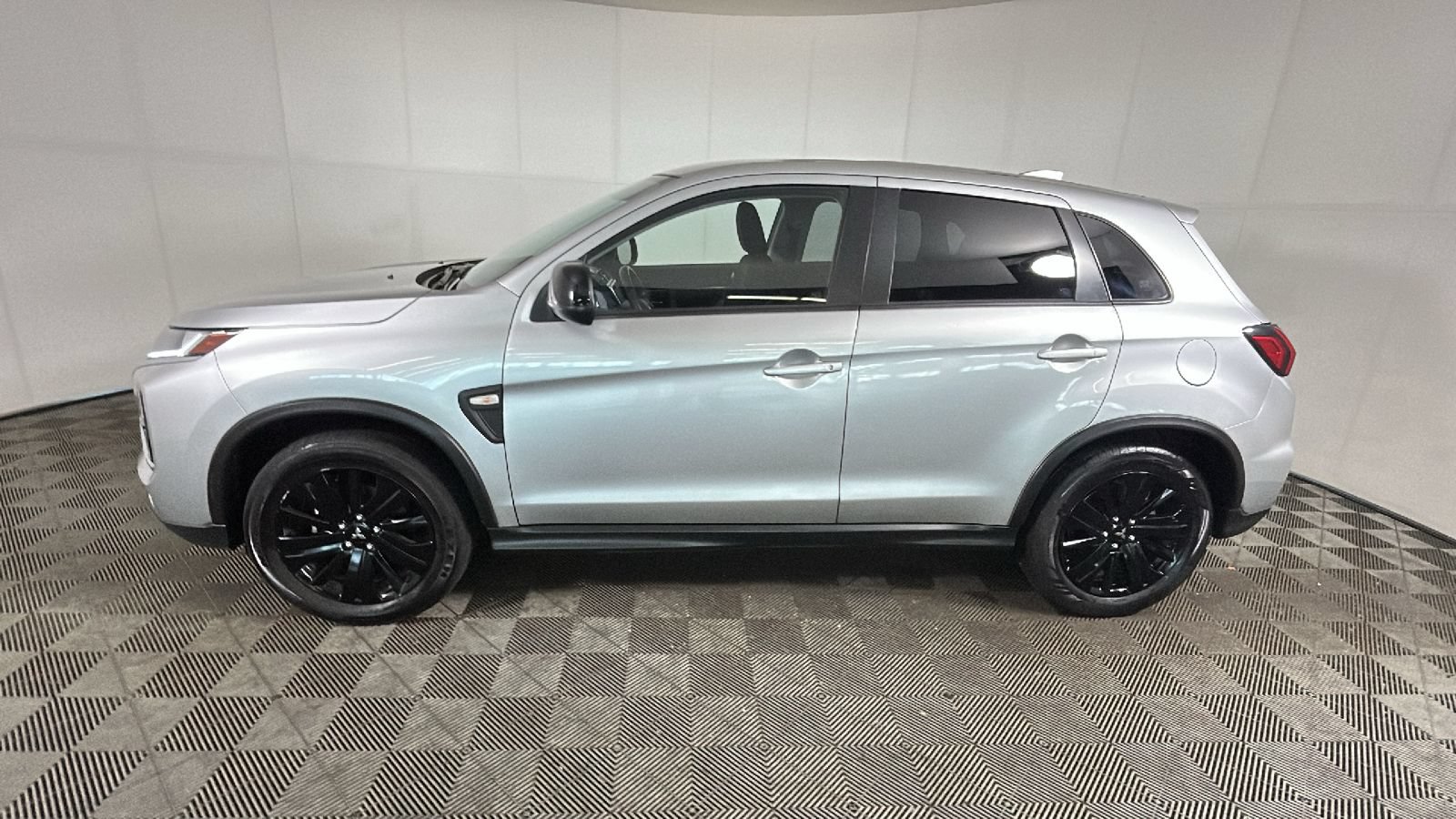 Used 2025 Mitsubishi Outlander Sport LE AWD/4WD video 5