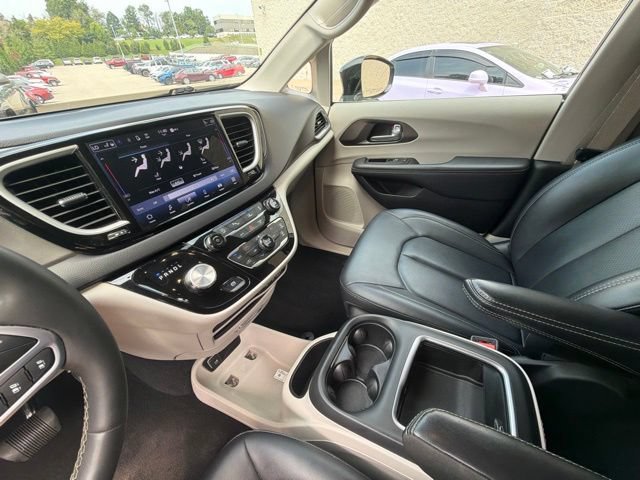 Used 2024 Chrysler Pacifica Touring-L FWD image 28