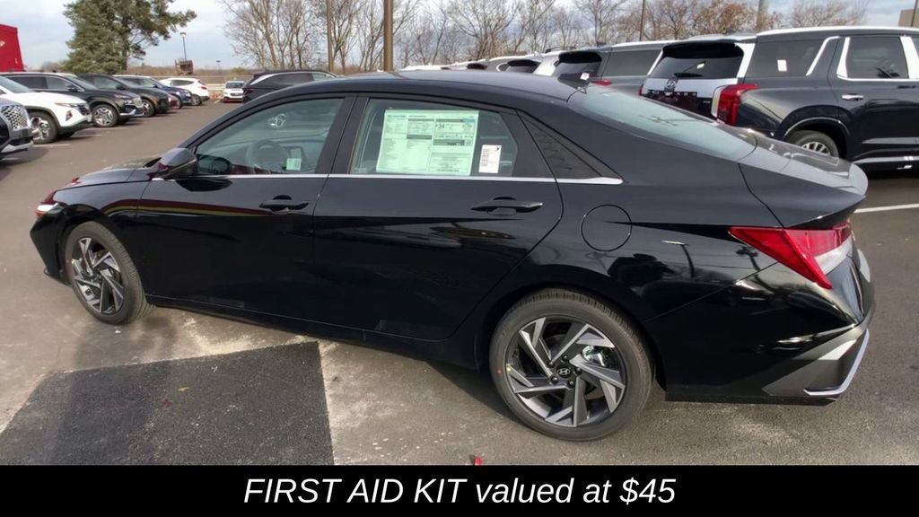 New 2025 Hyundai Elantra Limited FWD image 7