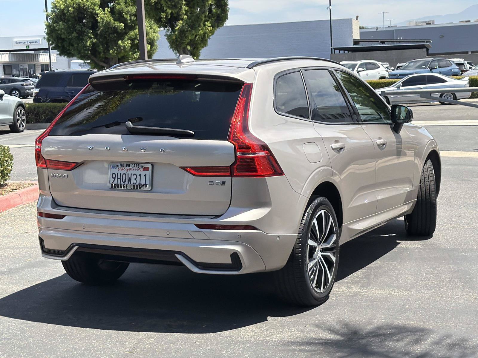 Certified 2023 Volvo XC60 B5 Plus w/ Climate Package AWD/4WD image 5