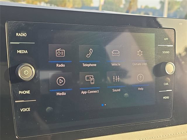 Used 2025 Volkswagen Taos SE FWD image 18