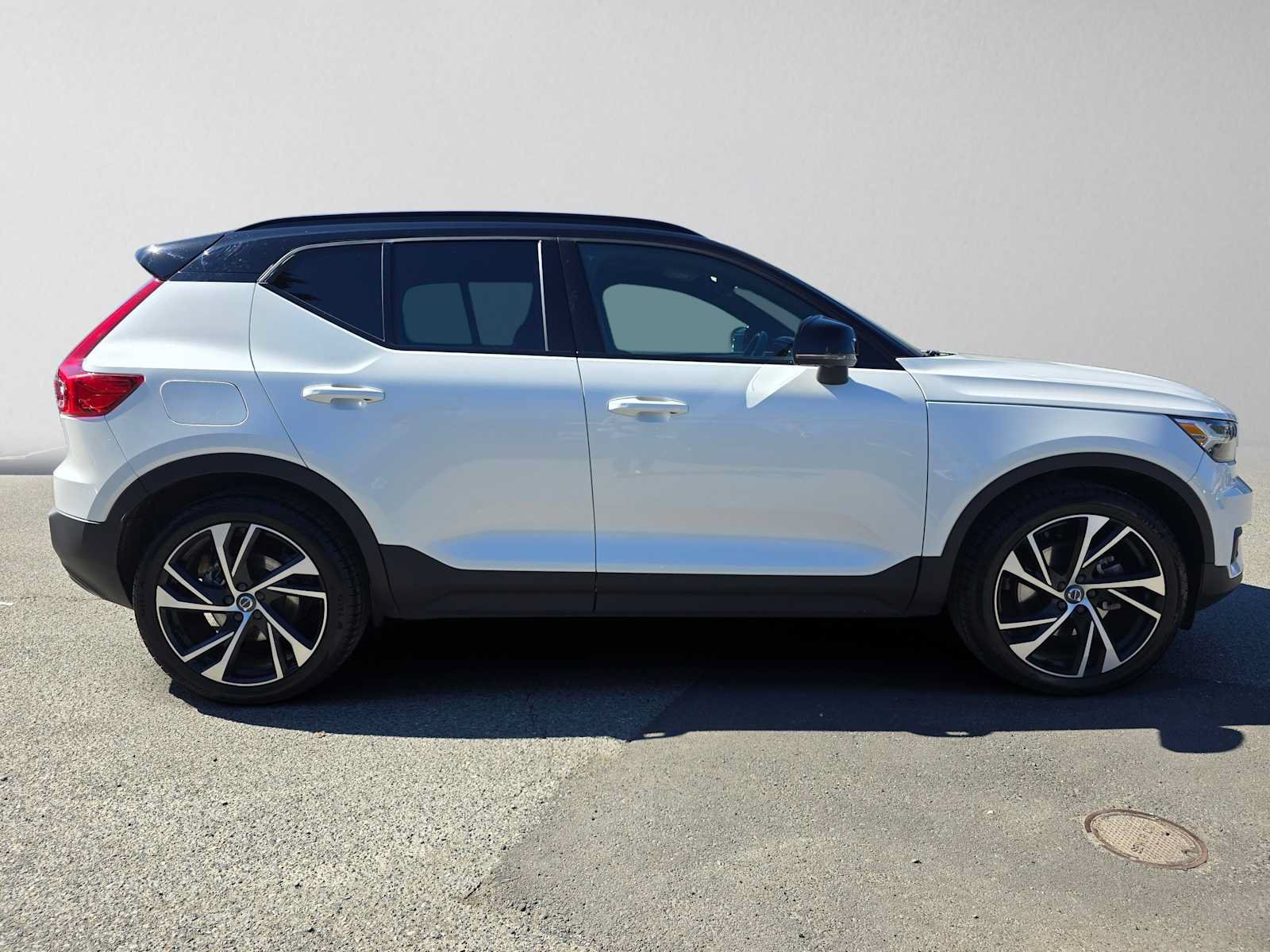 Used 2021 Volvo XC40 T5 R-Design AWD/4WD image 2