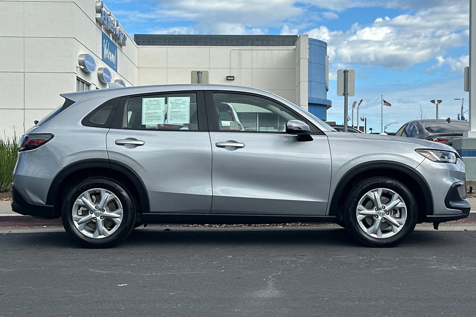 Certified 2024 Honda HR-V LX image 2