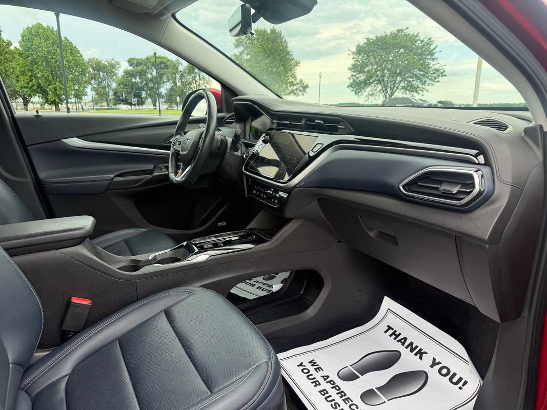 Used 2022 Chevrolet Bolt EUV Premier w/ Sun & Sound Package FWD image 10