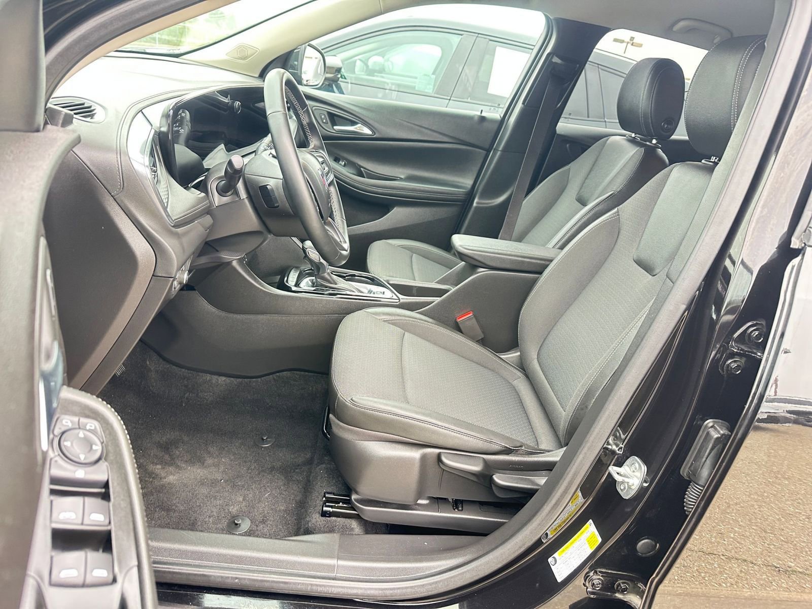 Used 2025 Buick Encore GX Preferred image 36