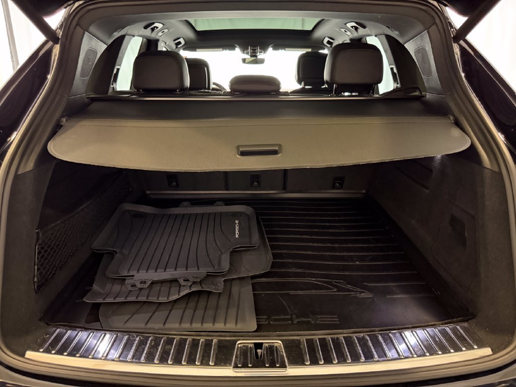 Certified 2022 Porsche Cayenne AWD/4WD image 28
