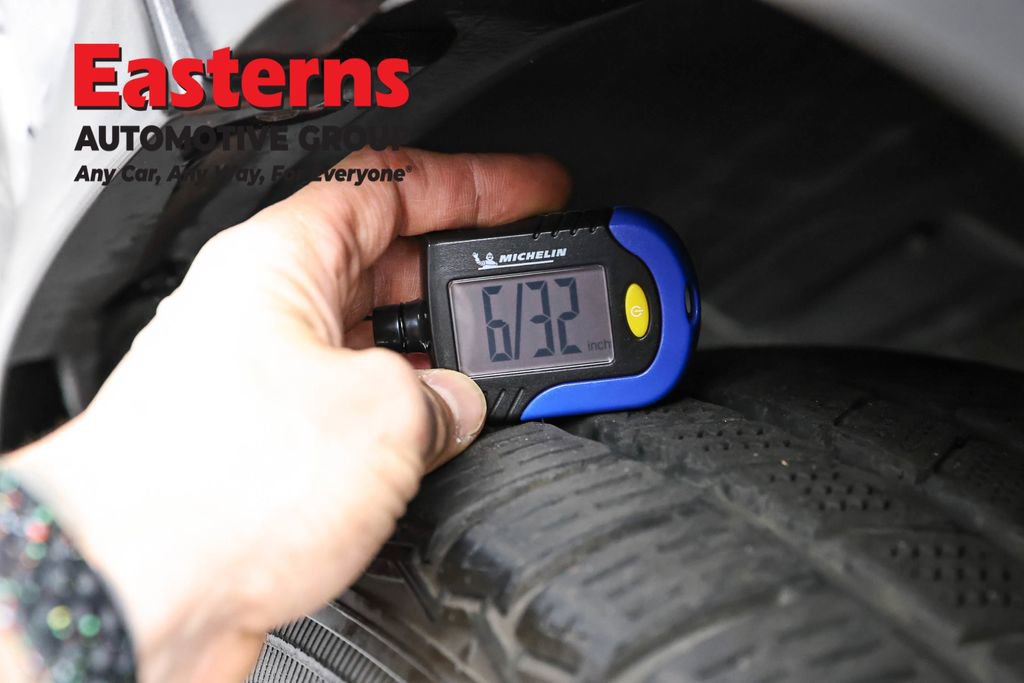 Used 2019 Toyota Highlander Limited w/ Carpet Mat Package (TMS) AWD/4WD image 32