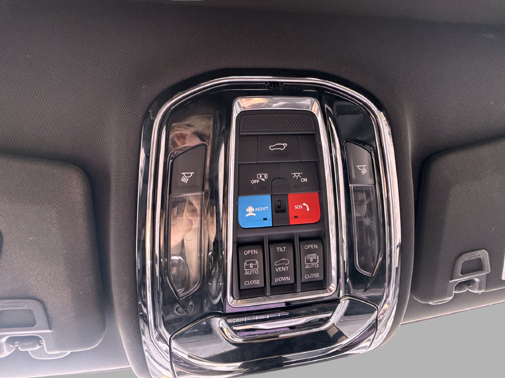 Used 2023 Jeep Grand Cherokee Overland w/ Luxury Tech Group IV AWD/4WD image 26
