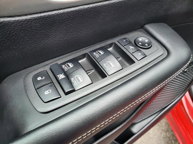 Used 2024 Chrysler Pacifica Premium image 23