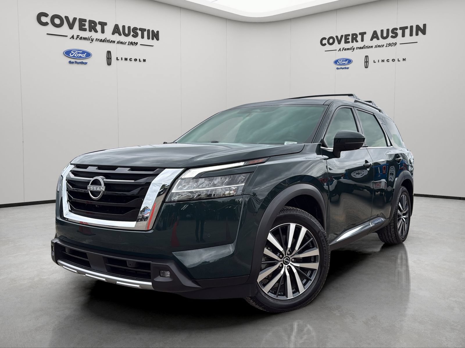 Used 2022 Nissan Pathfinder Platinum w/ Cargo Package