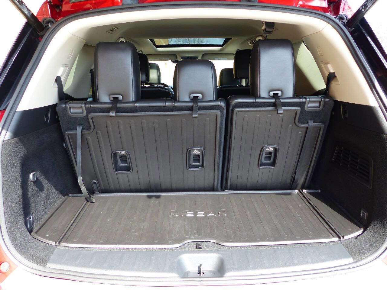Used 2022 Nissan Pathfinder Platinum w/ Cargo Package FWD image 38