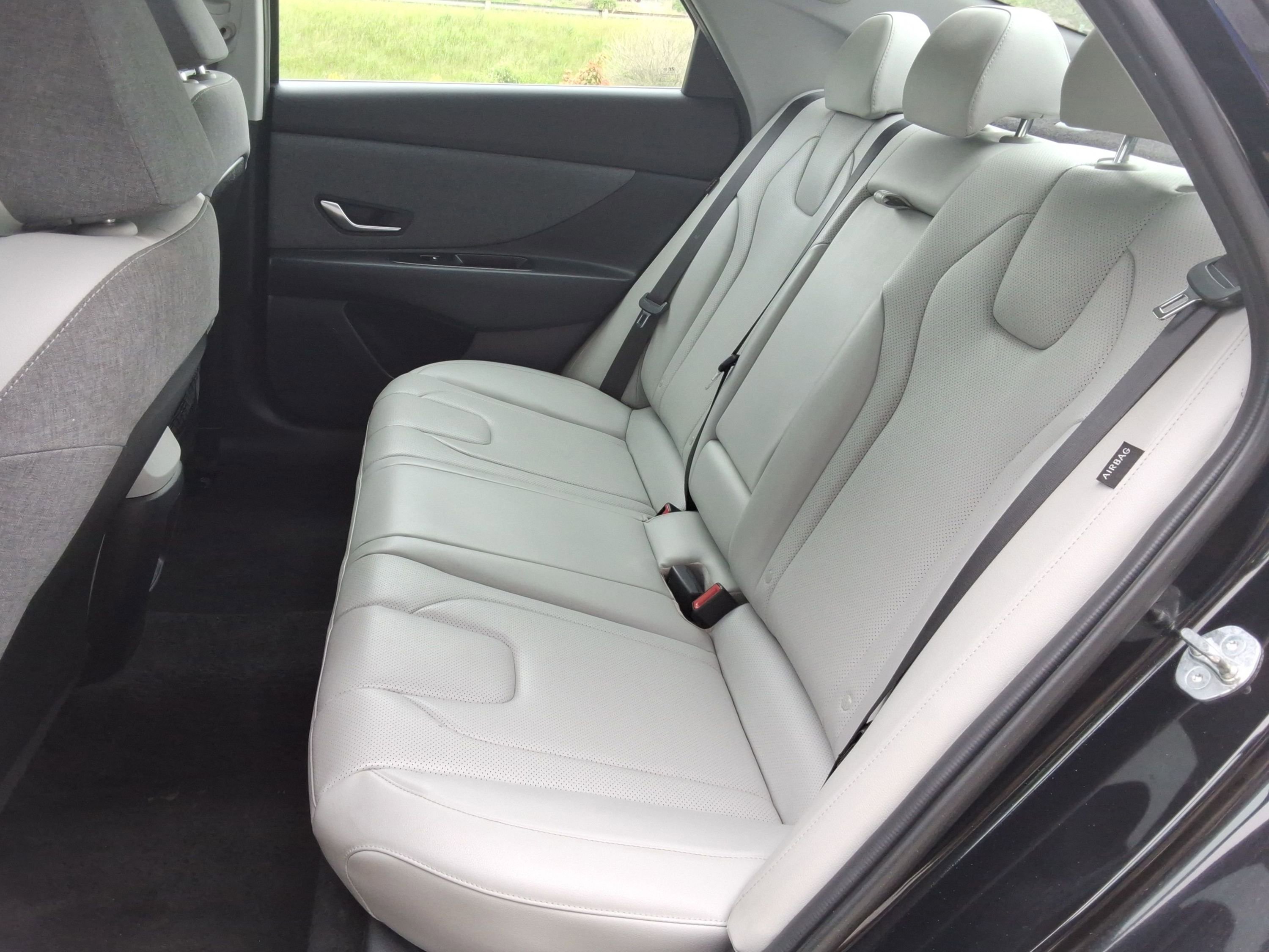 Used 2024 Hyundai Elantra Limited FWD image 30