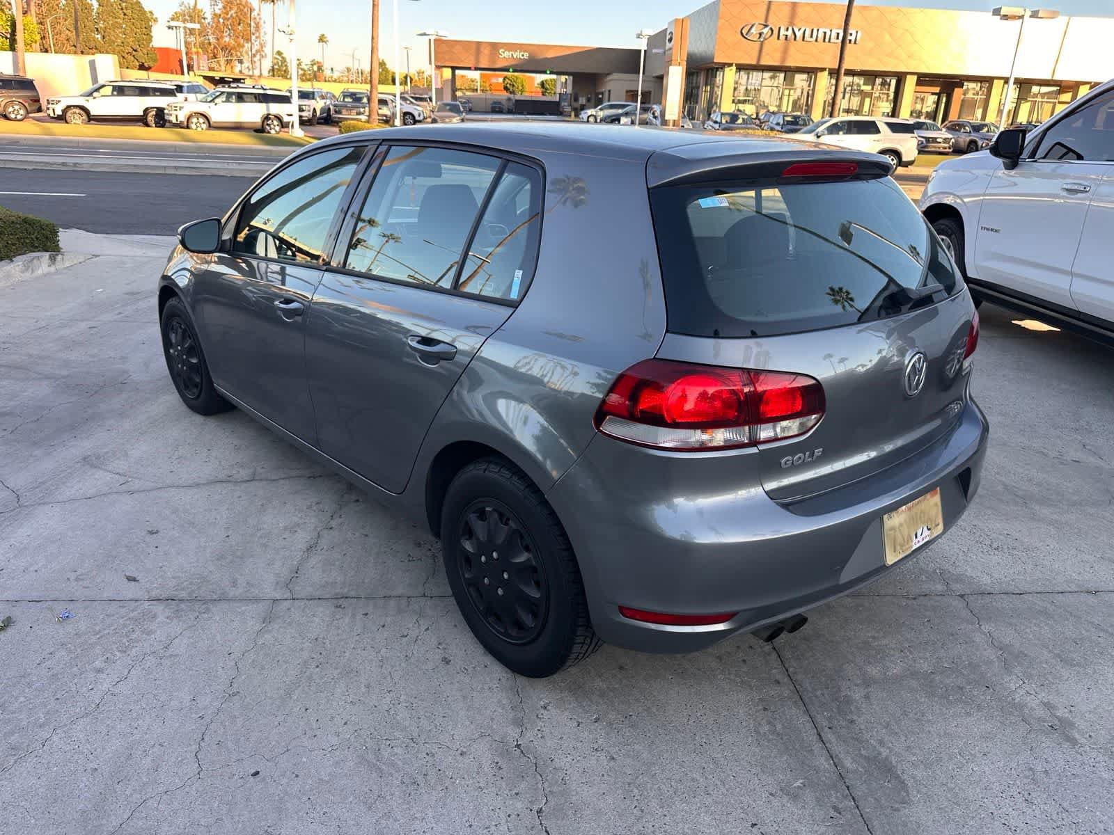 Used 2014 Volkswagen Golf 4-Door FWD image 3
