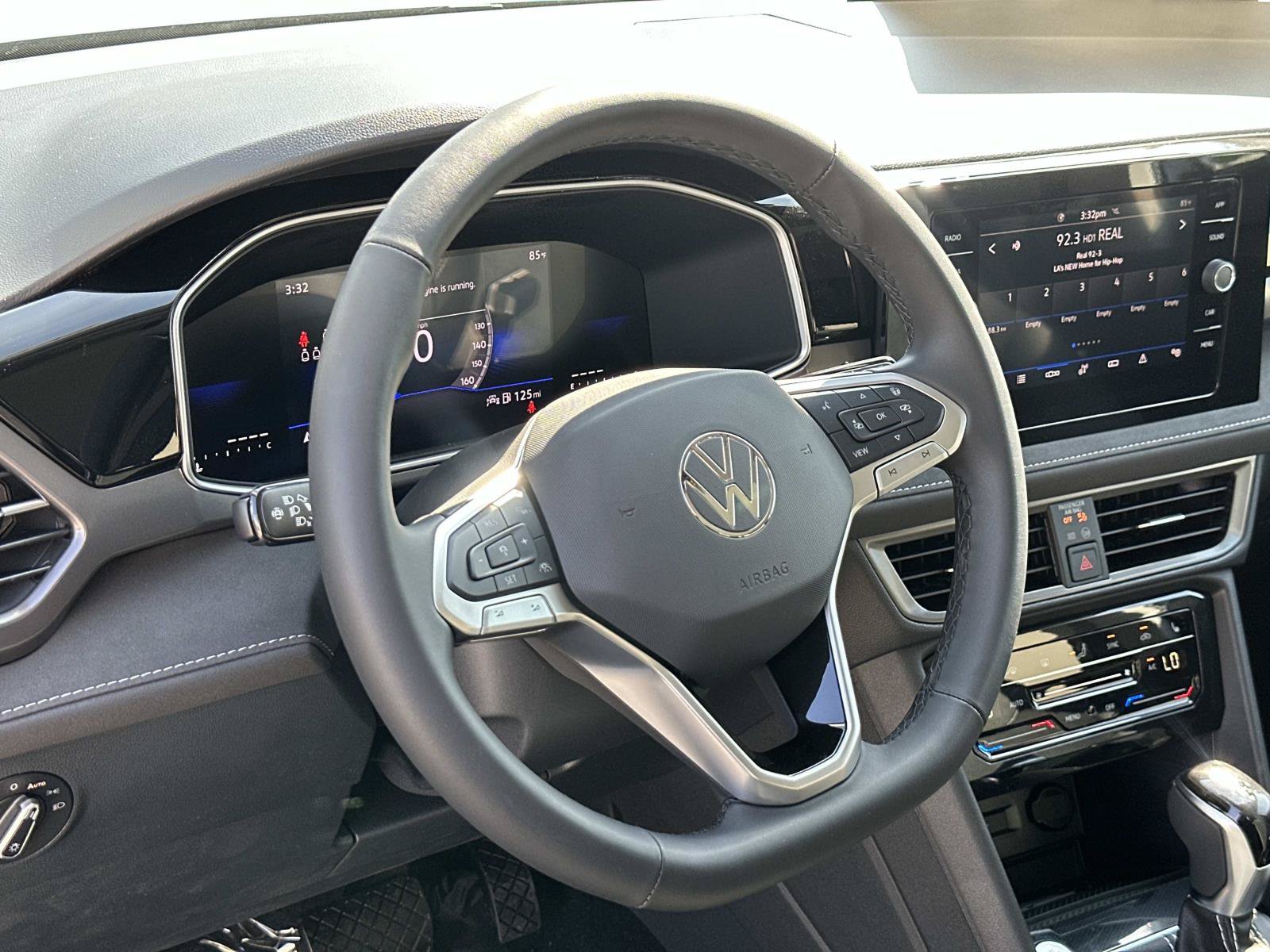 New 2027 Volkswagen Taos SE FWD image 8
