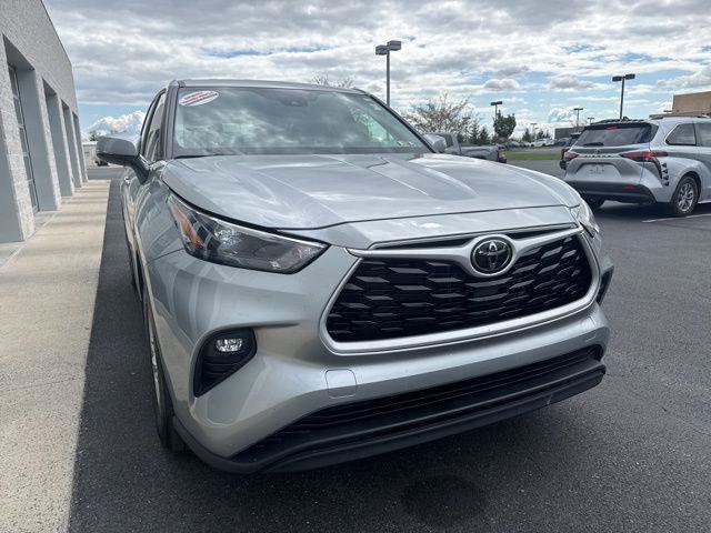 Certified 2024 Toyota Highlander LE AWD/4WD image 3