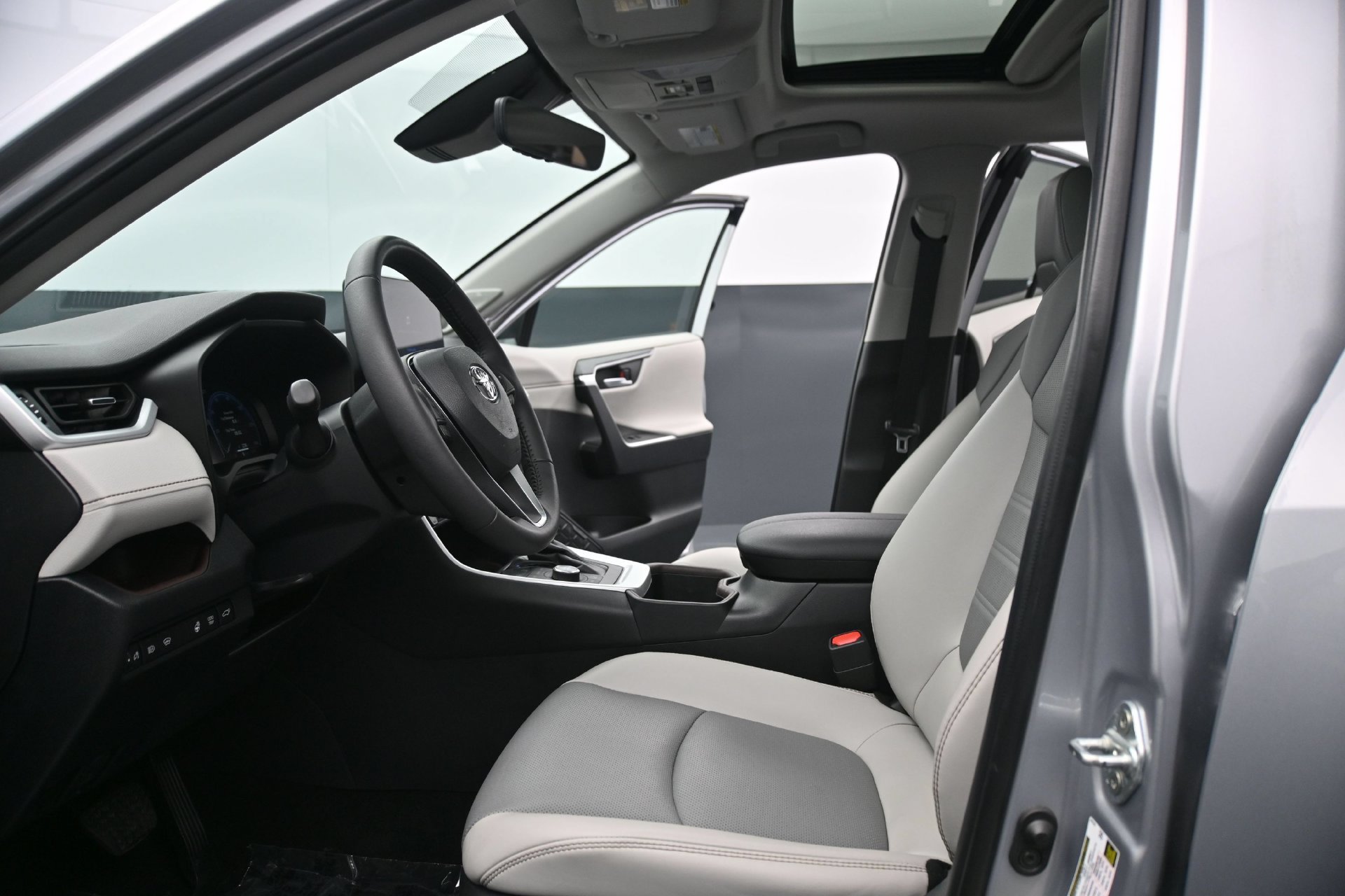 Used 2024 Toyota RAV4 Limited w/ Weather Package AWD/4WD image 21