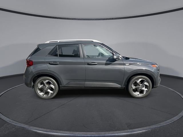 New 2025 Hyundai Venue SEL FWD image 10