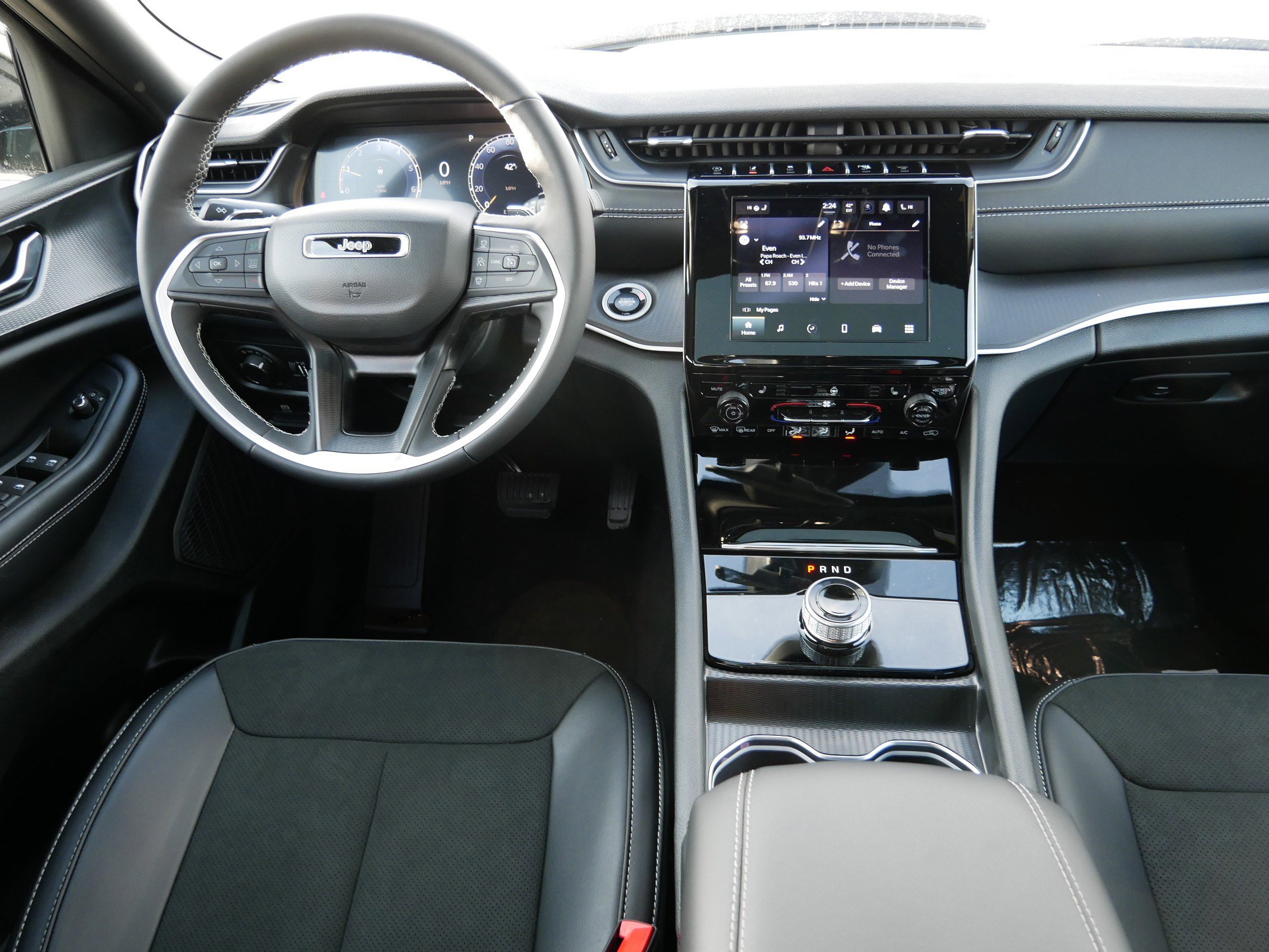 New 2025 Jeep Grand Cherokee L Altitude image 10