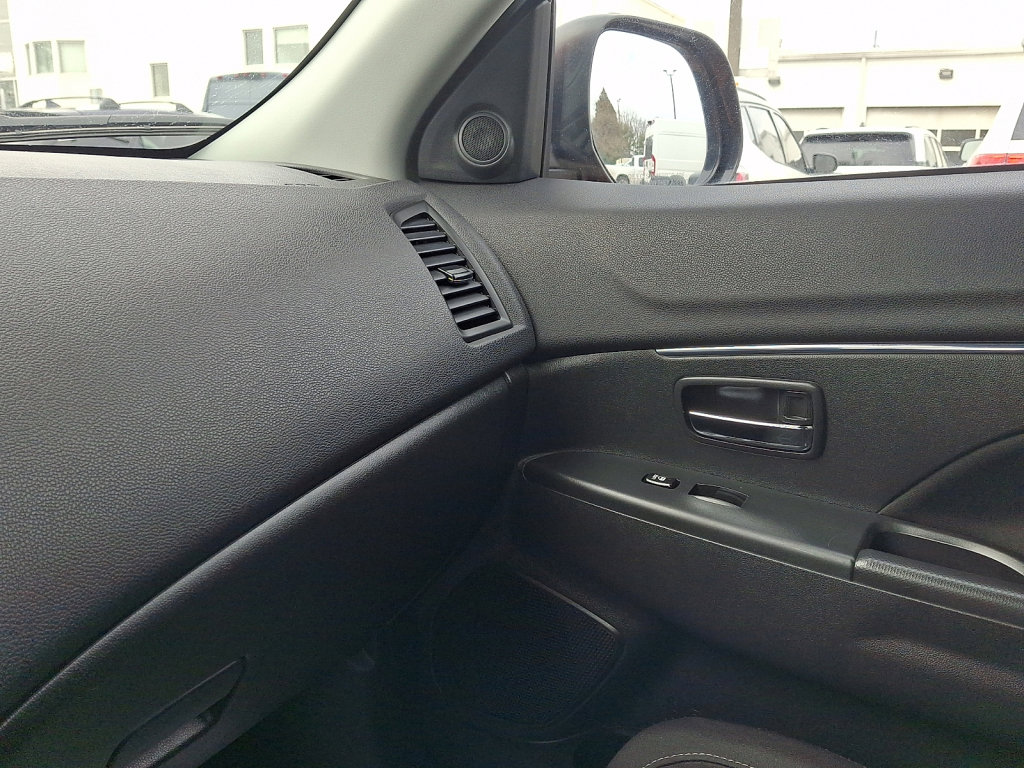 Used 2024 Mitsubishi Outlander Sport ES image 31