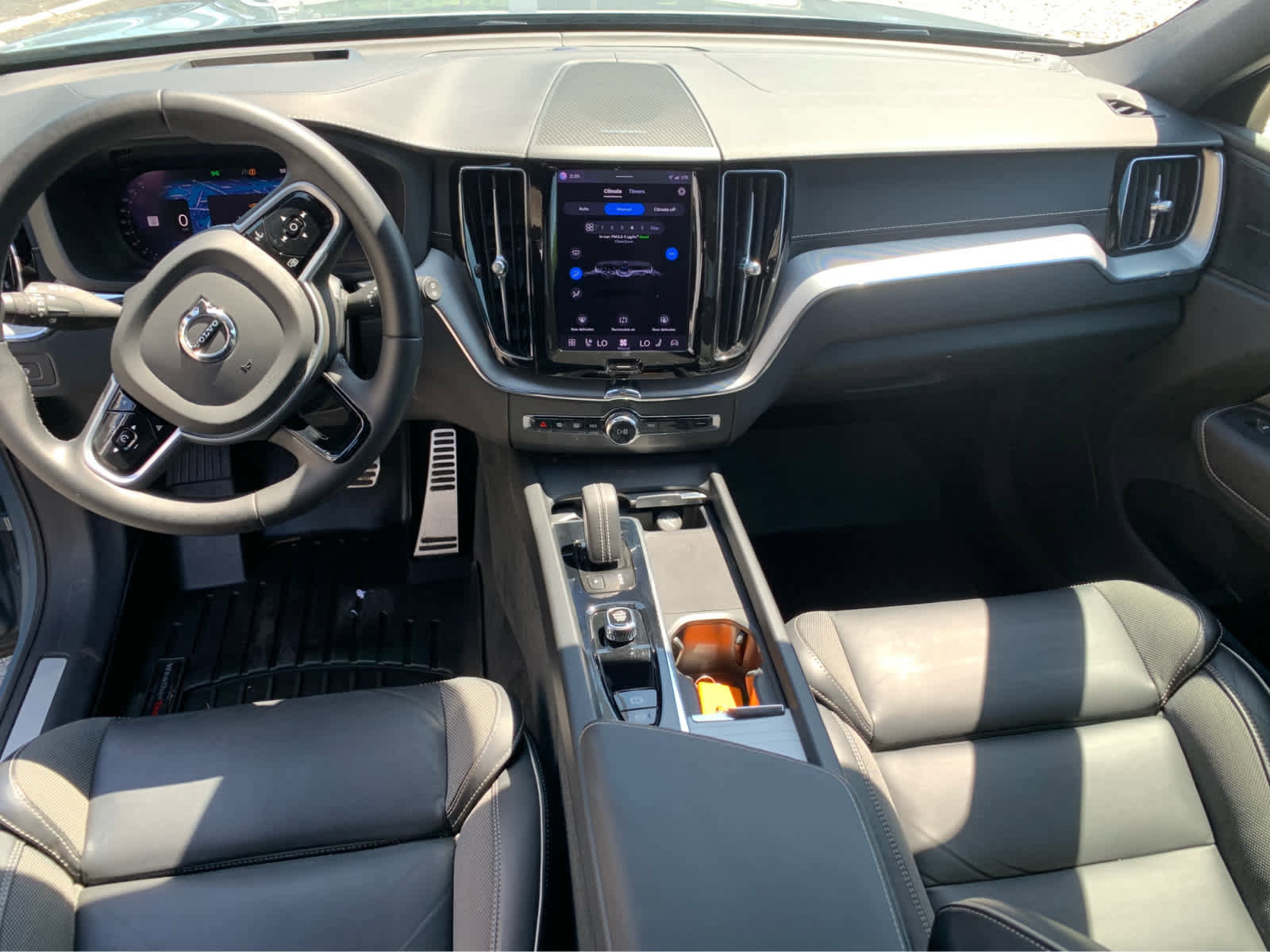 Used 2022 Volvo XC60 T8 R-Design w/ Advanced Package AWD/4WD image 10