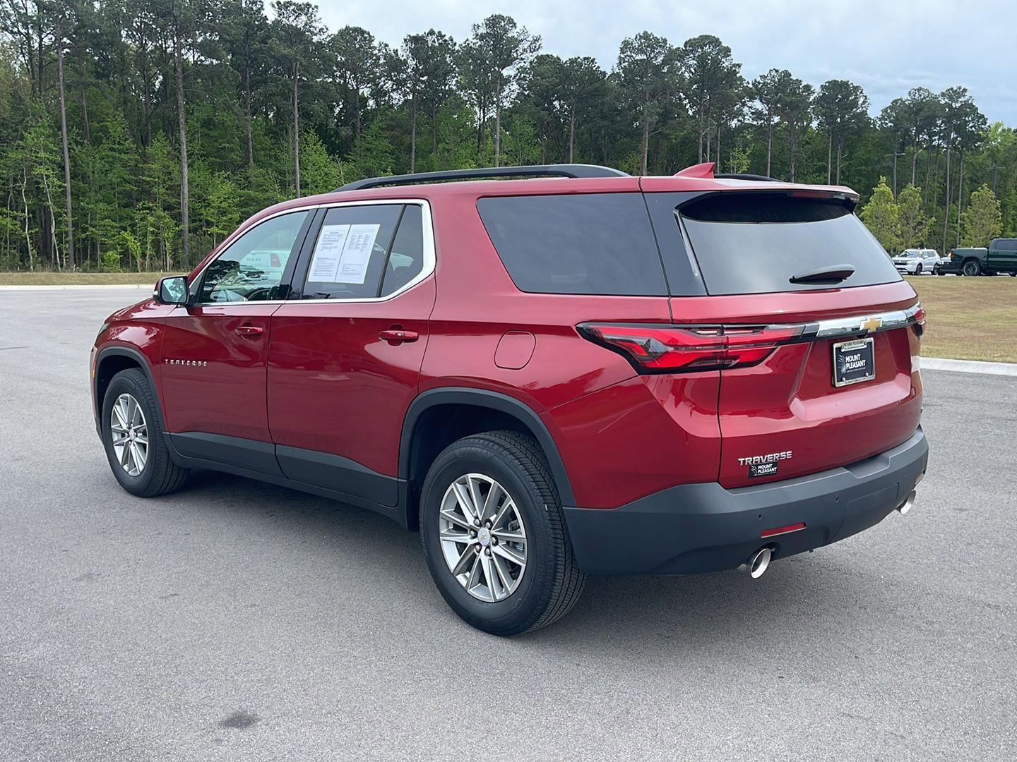 Used 2023 Chevrolet Traverse LT FWD image 5