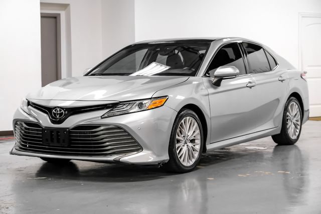 Used 2018 Toyota Camry XLE FWD image 9