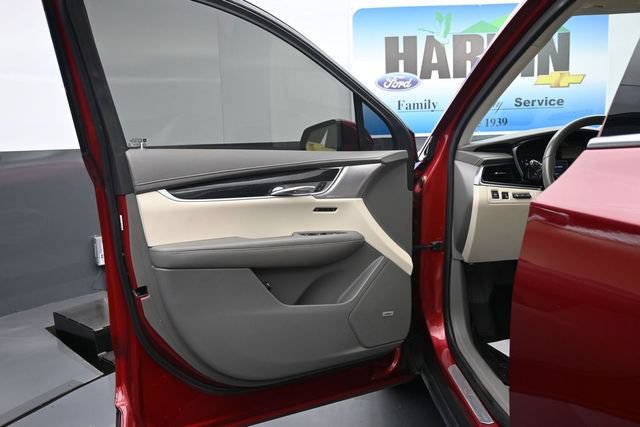 Used 2022 Cadillac XT6 Premium Luxury w/ Technology Package FWD image 9