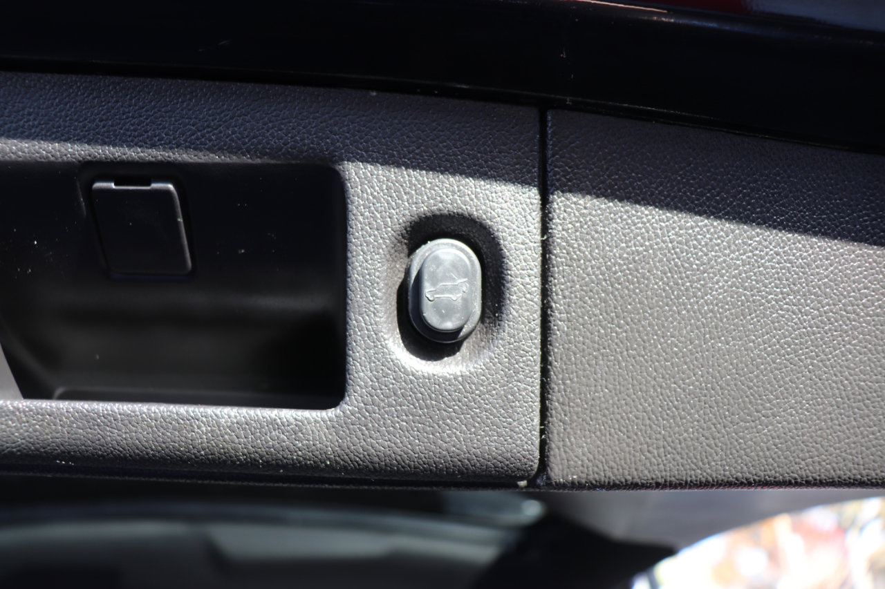 Used 2017 GMC Yukon XL SLT image 59