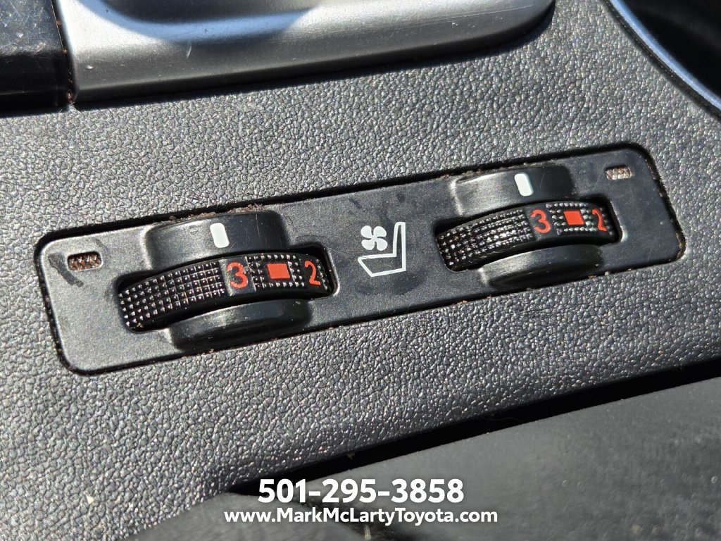 Used 2019 Toyota Highlander Limited FWD image 24