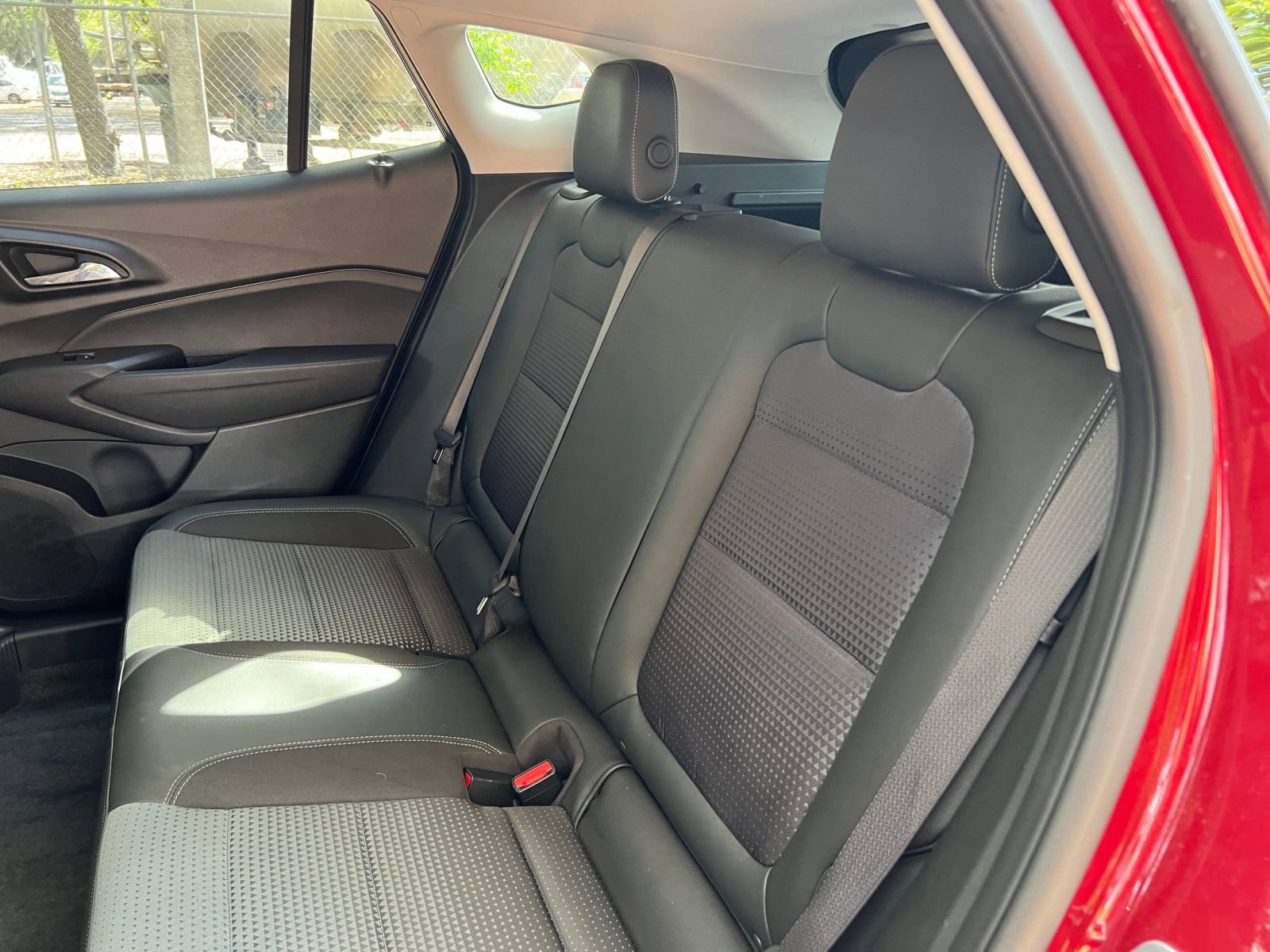 Used 2025 Chevrolet Trax LT w/ LT Convenience Package image 34