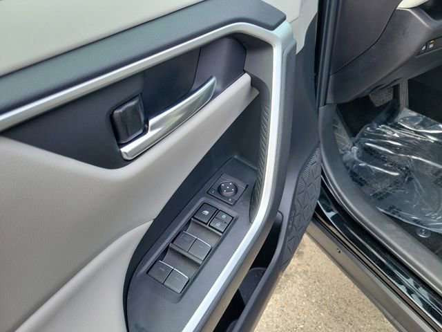 Used 2025 Toyota RAV4 XLE Premium image 11