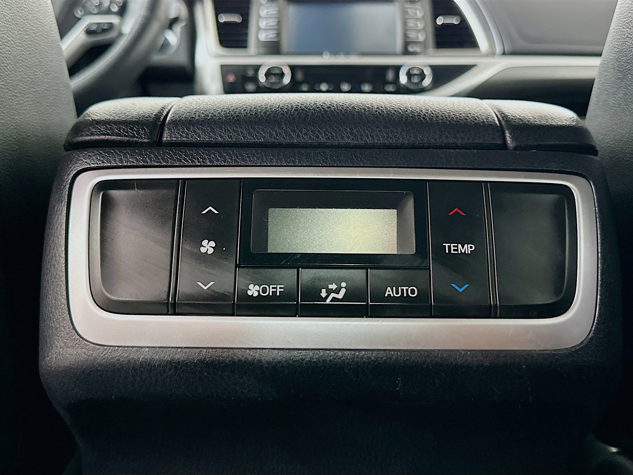 Used 2017 Toyota Highlander SE AWD/4WD image 28