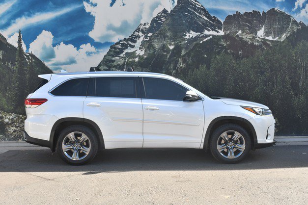 Certified 2018 Toyota Highlander Limited Platinum w/ Carpet Mat Package (TMS) AWD/4WD image 2