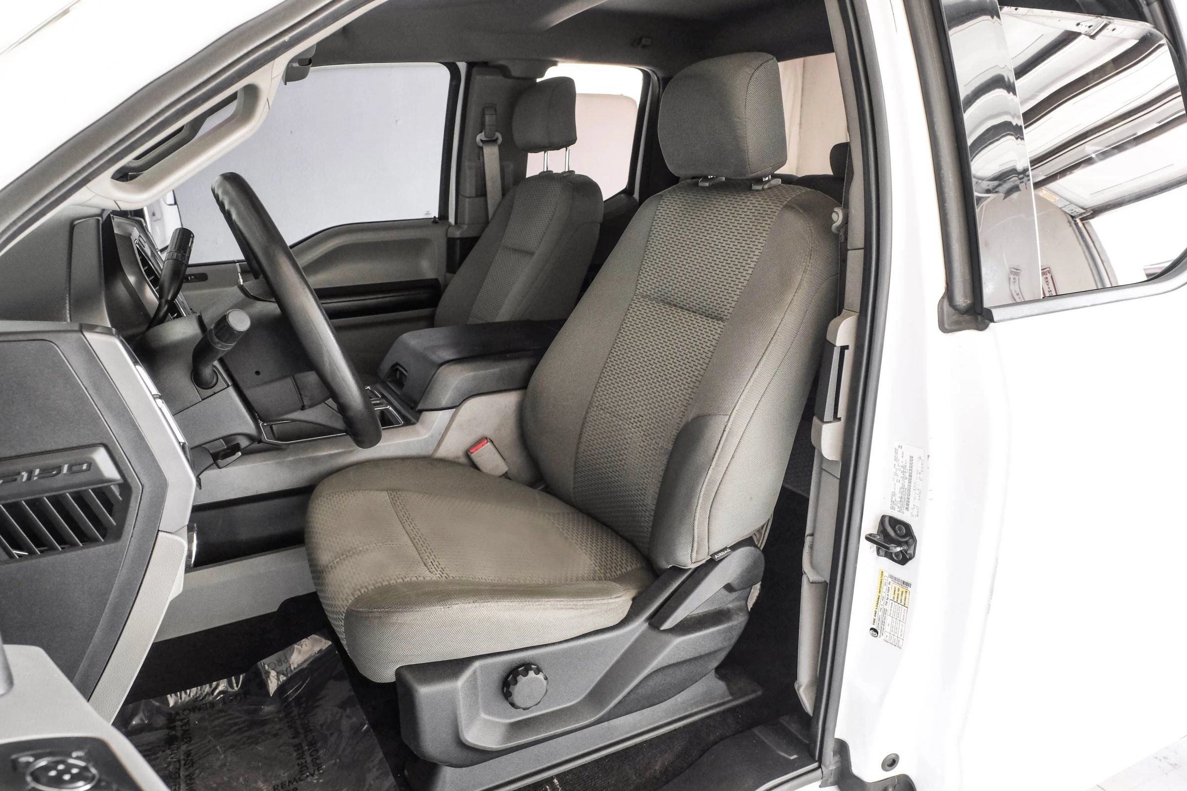 Used 2015 Ford F150 XLT AWD/4WD image 3