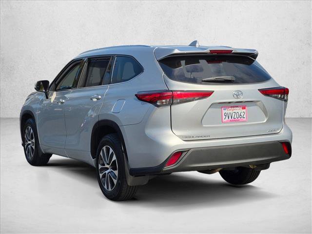 Used 2021 Toyota Highlander XLE AWD/4WD image 5